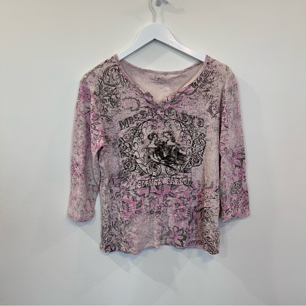 Tape Measure Henley Top Mrs S Ridleys Beauty Parlor Size Medium Pink 3/4 Sleeve